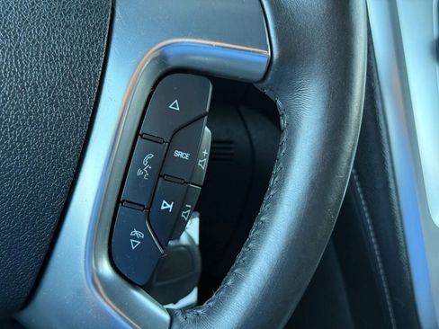 Used 2016 GMC Acadia SLE image 27