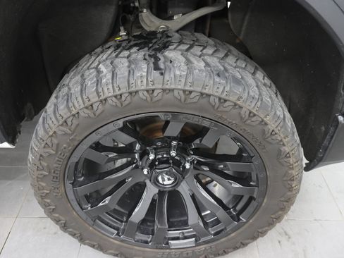 Used 2022 GMC Sierra 1500 AT4 w/ AT4 Premium Package AWD/4WD image 3