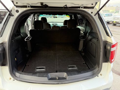 Used 2017 Ford Explorer XLT image 9