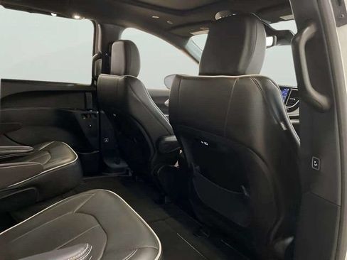 Used 2026 Chrysler Pacifica Limited w/ S Appearance Package FWD image 23
