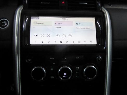 Used 2017 Land Rover Discovery HSE image 13