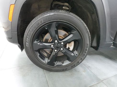 Used 2023 Jeep Grand Cherokee L Laredo AWD/4WD image 36