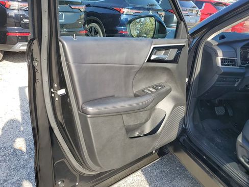 Used 2024 Mitsubishi Outlander SE Black Edition image 17