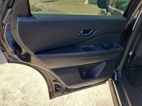 Used 2025 Nissan Pathfinder SV image 29