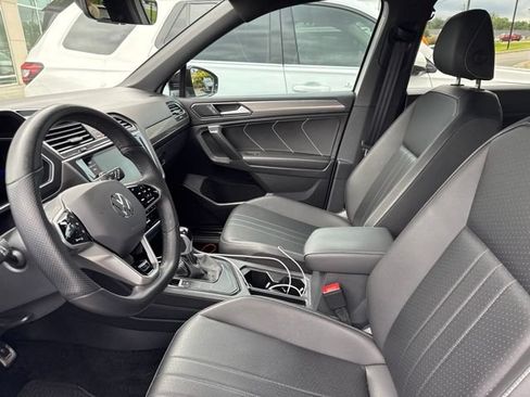 Used 2024 Volkswagen Tiguan SE R-Line FWD image 5