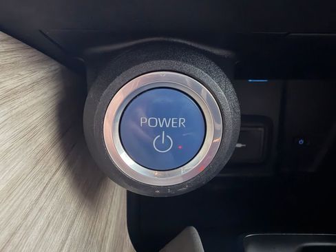 Used 2022 Toyota Venza XLE image 20