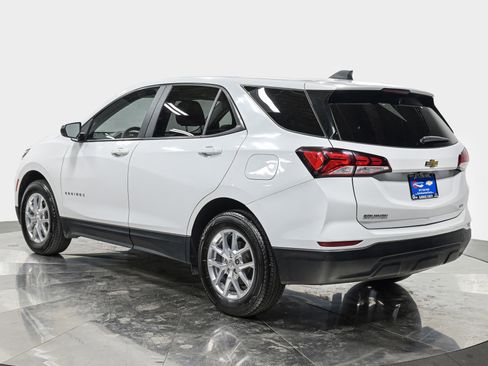 Used 2024 Chevrolet Equinox LS w/ LS Convenience Package image 4