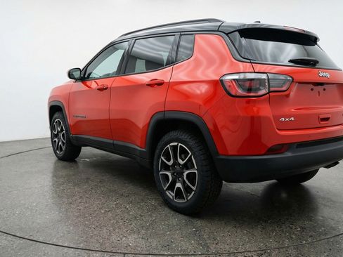 Used 2025 Jeep Compass Trailhawk image 6