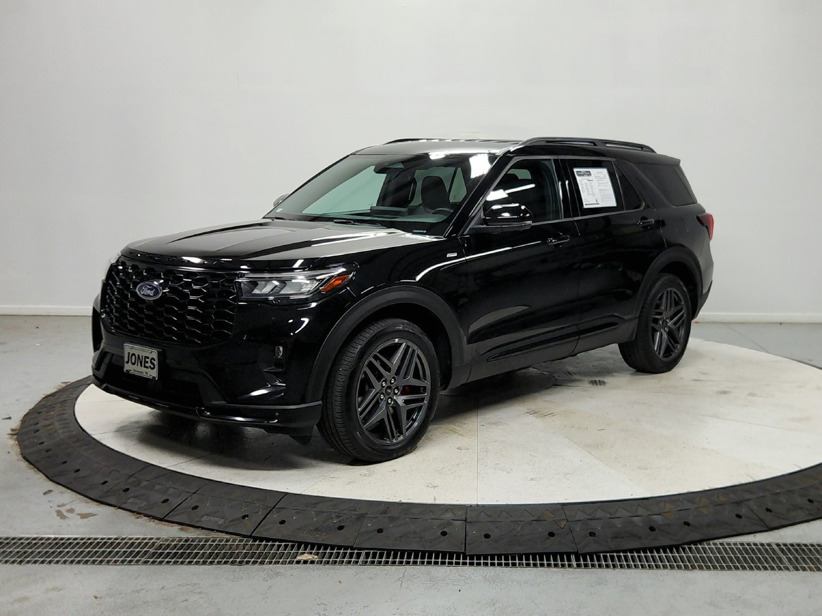 Used 2025 Ford Explorer ST-Line w/ ST-Line Street Pack AWD/4WD image 4