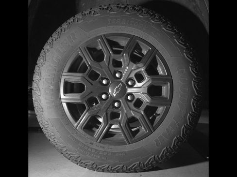 Used 2025 Chevrolet Colorado Trail Boss AWD/4WD image 11