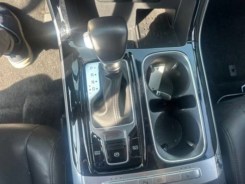 Used 2024 Kia Carnival EX FWD image 18