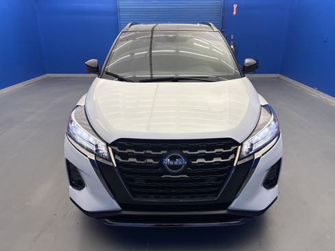 Used 2024 Nissan Kicks SR w/ SR Premium Package image 3