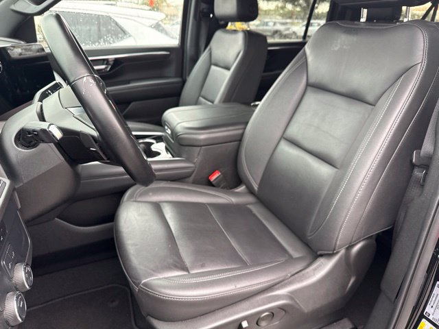 Used 2025 Chevrolet Suburban LT RWD image 16