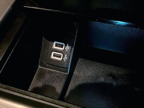 Used 2020 Ford F150 Platinum w/ Equipment Group 701A Luxury image 32