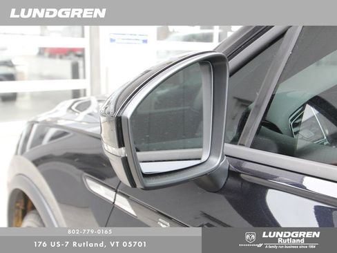 Used 2022 Volkswagen Tiguan SE R-Line image 53
