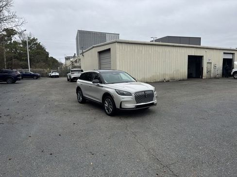 Used 2023 Lincoln Corsair Standard w/ Equipment Group 101A image 3