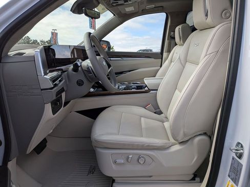 Certified 2026 Cadillac Escalade ESV Platinum Sport w/ LPO, Floor Liner Package AWD/4WD image 19
