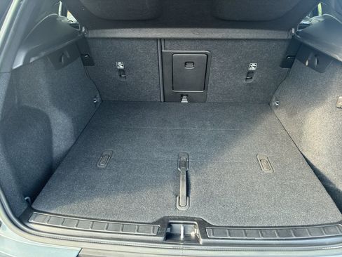Used 2023 Volvo XC40 B4 Ultimate FWD image 27