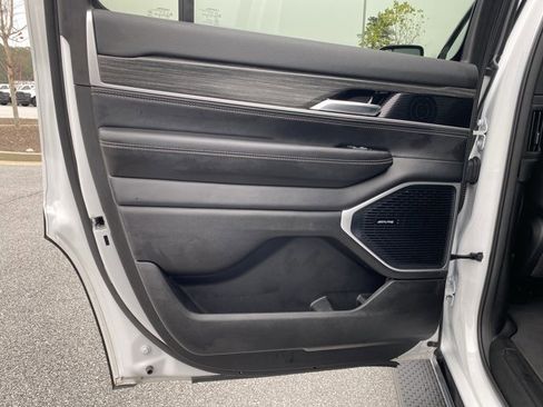 Used 2023 Jeep Wagoneer Series III w/ Preferred Equipment Group image 41