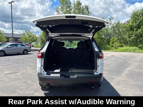 Used 2018 Chevrolet Traverse LT FWD image 12