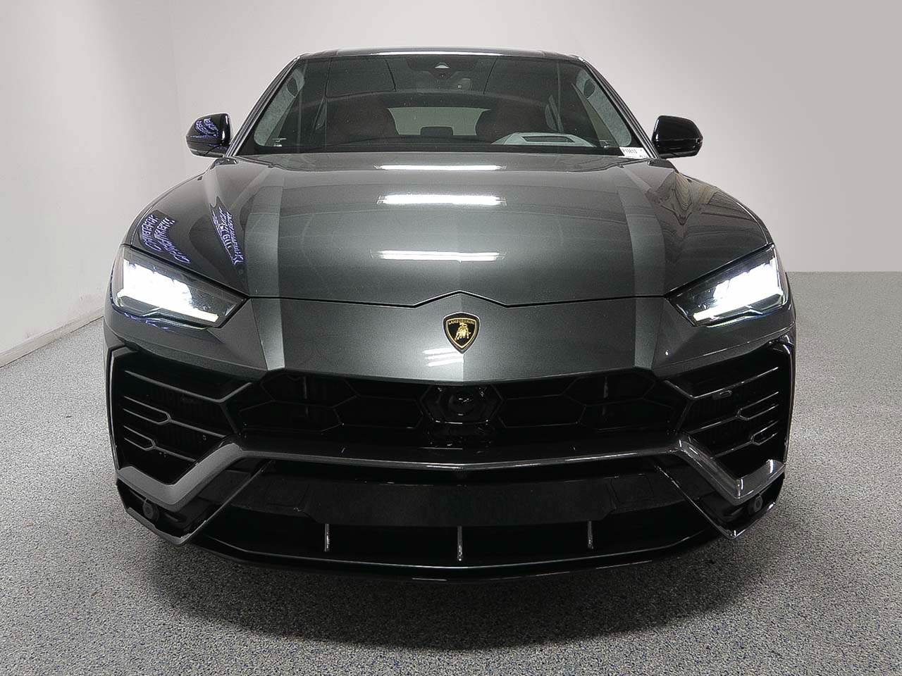 Used 2020 Lamborghini Urus AWD/4WD image 2