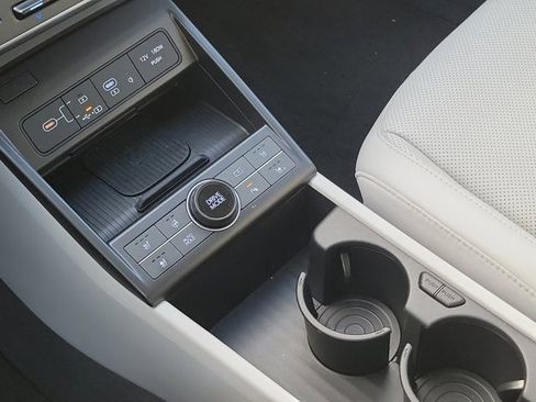 Used 2024 Hyundai Kona Limited FWD image 29