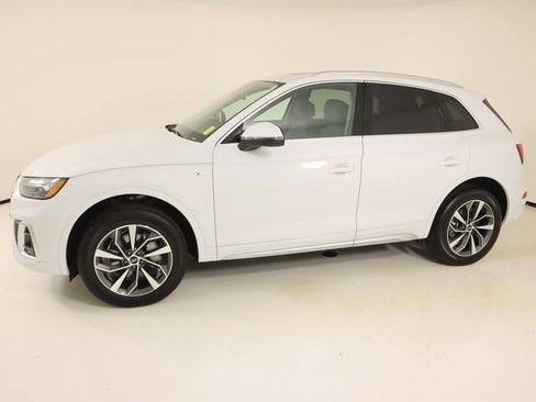Certified 2023 Audi Q5 2.0T Premium w/ Convenience Package AWD/4WD image 2