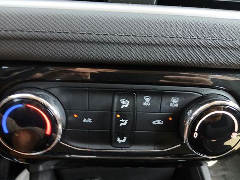 Used 2025 Chevrolet TrailBlazer LT FWD image 27