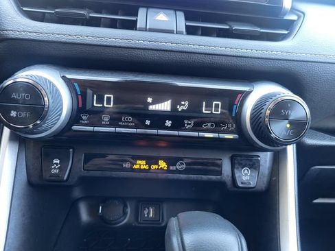 Used 2025 Toyota RAV4 XLE AWD/4WD image 18