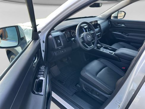 Used 2023 Nissan Pathfinder SL w/ SL Premium Package AWD/4WD image 22