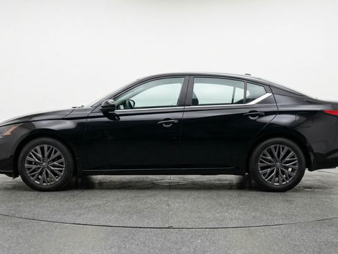 Used 2025 Nissan Altima 2.5 SV FWD image 5