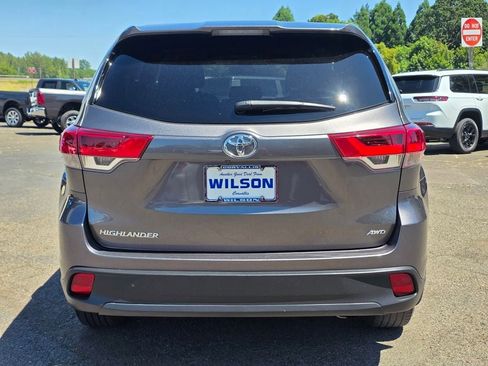 Used 2019 Toyota Highlander LE image 4