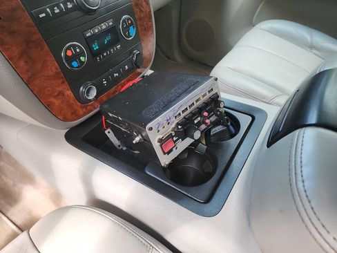 Used 2008 Chevrolet Suburban LT w/ LT Preferred Equipment Group RWD image 17