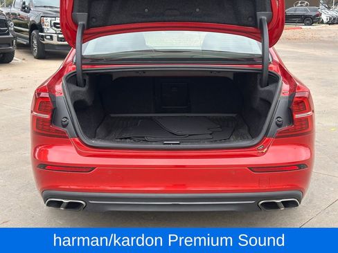 Used 2019 Volvo S60 T5 Momentum w/ Multimedia Package image 11