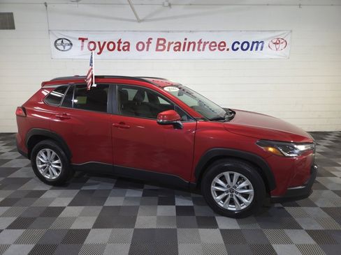 Certified 2022 Toyota Corolla Cross LE image 1