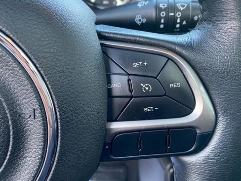 Used 2022 Jeep Renegade Latitude w/ Sun/Sound Group AWD/4WD image 18