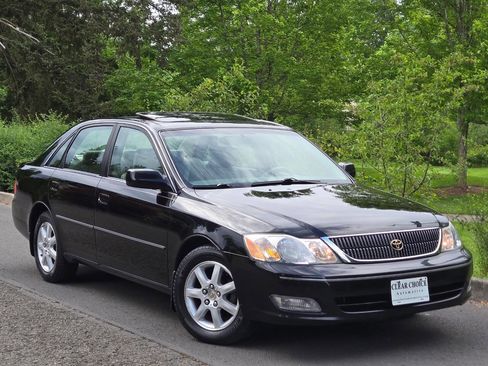 Used 2000 Toyota Avalon XLS FWD image 7