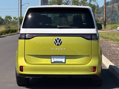 New 2025 Volkswagen ID. Buzz 1st Edition AWD/4WD image 4