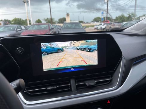 Used 2025 Chevrolet Trax LT FWD image 22