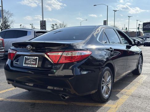 Used 2017 Toyota Camry SE image 12