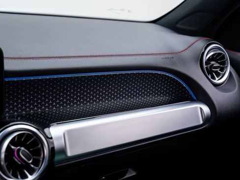 Used 2024 Mercedes-Benz EQB 250+ image 30