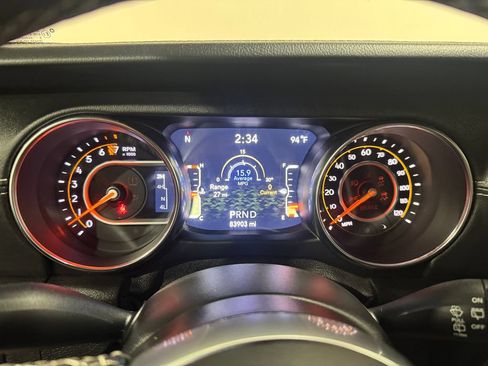 Used 2019 Jeep Wrangler Unlimited Sahara w/ Uconnect 4C Nav & Sound Group AWD/4WD image 8