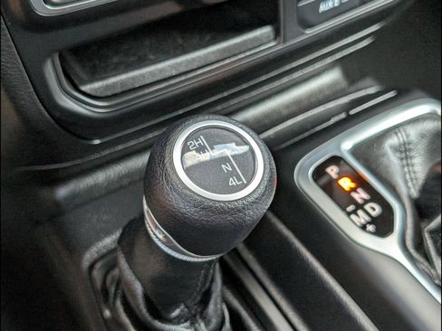 Used 2021 Jeep Wrangler Sport AWD/4WD image 17