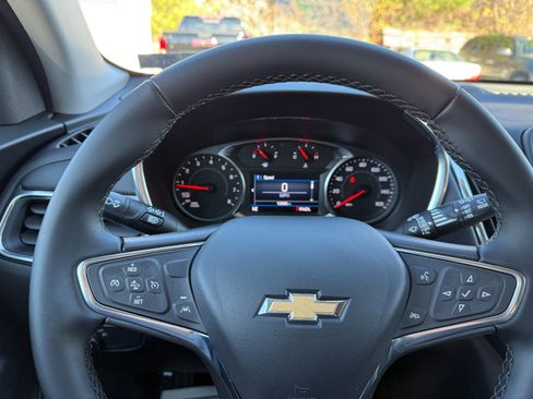 Used 2024 Chevrolet Equinox LT image 25