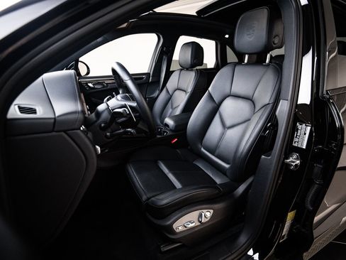 Certified 2026 Porsche Macan AWD/4WD image 5