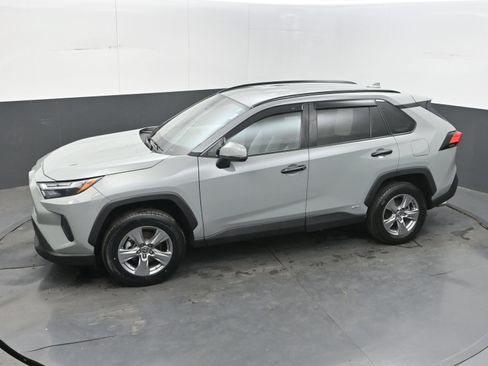Used 2022 Toyota RAV4 XLE AWD/4WD image 33