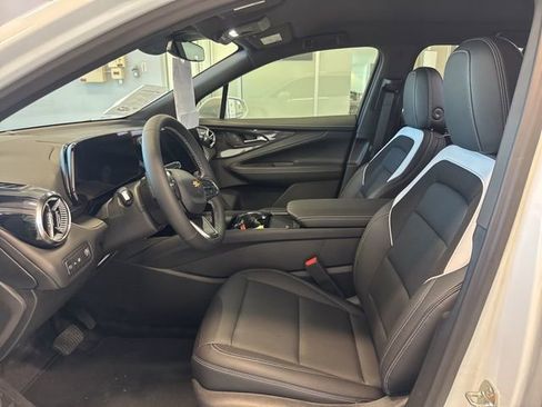 New 2025 Chevrolet Blazer EV LT image 11