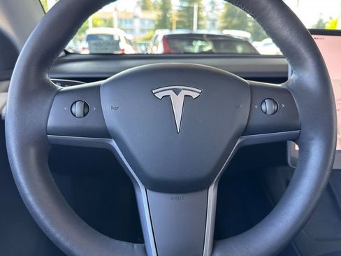 Used 2023 Tesla Model Y Long Range AWD/4WD image 21