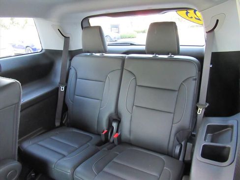 Used 2023 GMC Acadia SLT w/ Preferred Package image 34