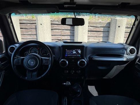 Used 2016 Jeep Wrangler Unlimited Rubicon w/ Connectivity Group AWD/4WD image 10